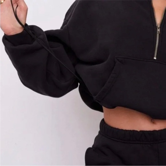 Set Active Cropped Half Zip Sweatshirt in Black Onyx - Picture 2 of 7